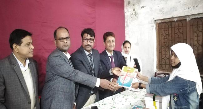 মির্জাপুরে নতুন বইয়ের ঘ্রাণ পেল ৫৪ হাজার শিক্ষার্থী