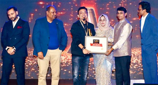 সিজেএফবি অ্যাওয়ার্ড পেলেন জনপ্রিয় রক-শিল্পী ইকবাল আসিফ জুয়েল