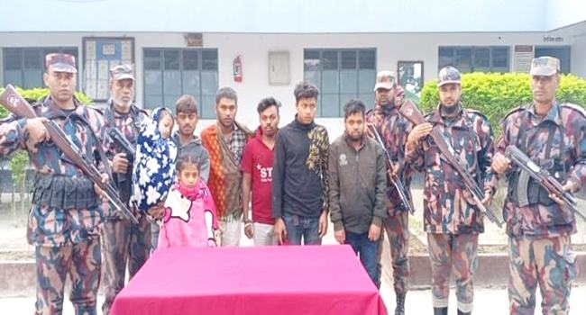 বেনাপোল সীমান্তে ২ শিশুসহ আটক ৭