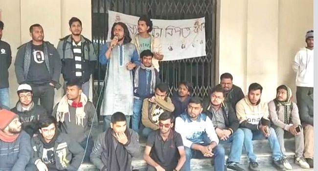 রাবিতে প্রশাসন ভবনে তালা, অবরুদ্ধ ২ প্রো-ভিসি