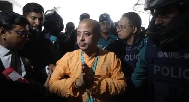 চিন্ময়ের জামিন না পাওয়াকে ‘মানবাধিকার লঙ্ঘন’ বলল মমতার দল
