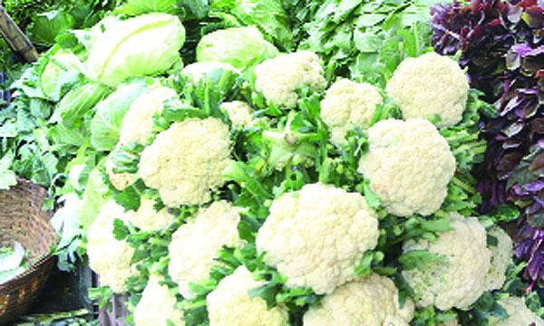 নারায়ণগঞ্জে ৮ টাকায় বিক্রি হচ্ছে ফুলকপি