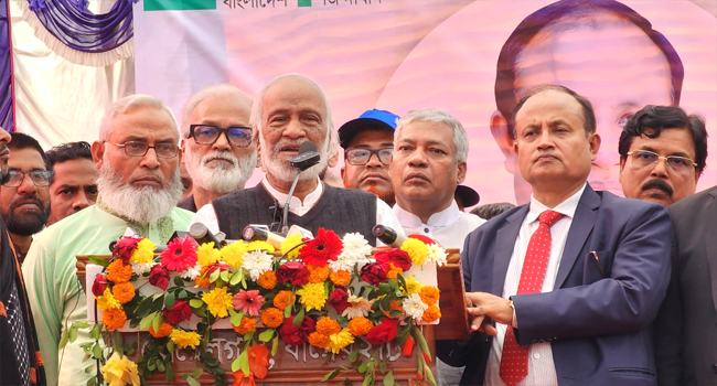 নিজ স্বার্থ বিসর্জন দিয়েই দেশকে রক্ষা করতে হবে : ড. মঈন খান