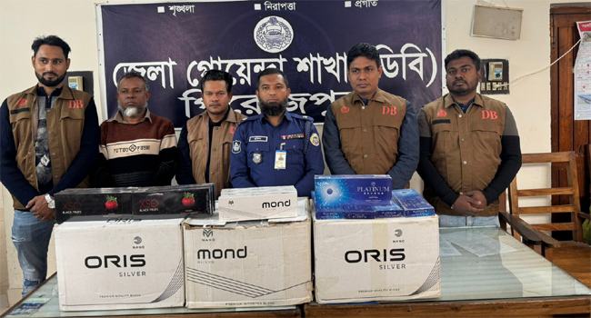 নাজিরপুরে অবৈধ বিদেশী সিগারেটসহ আ’লীগ নেতা গ্রেফতার