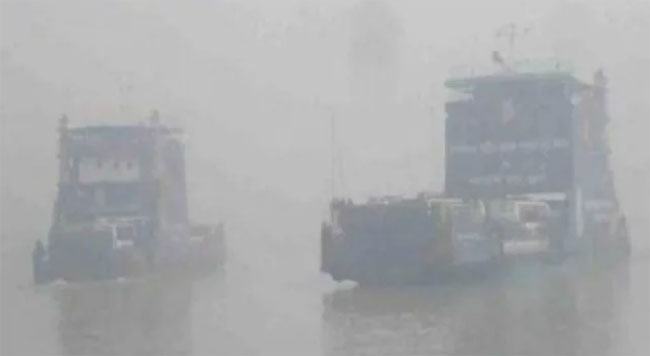 ঘনকুয়াশায় দৌলতদিয়া-পাটুরিয়ায় ফেরি চলাচল বন্ধ