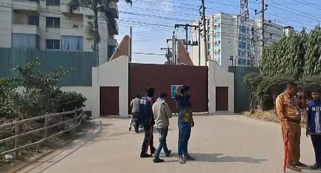 গাজীপুরে শ্রমিক বিক্ষোভ, ১৫ কারখানা ছুটি ঘোষণা