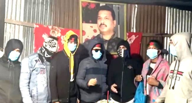 আড়াইহাজারে গোপন স্থানে নিষিদ্ধ ছাত্রলীগের কেক কাটার ভিডিও ভাইরাল