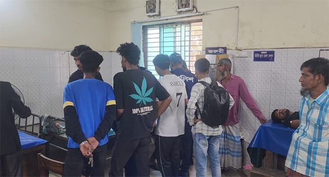 মুন্সীগঞ্জে ছাত্রলীগের সাথে ছাত্রদলের সংঘর্ষে আহত ১২