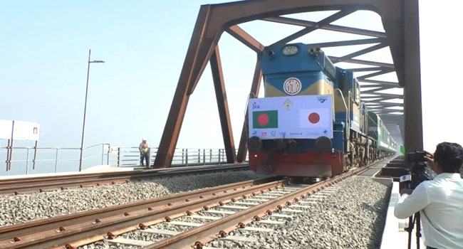 যমুনা রেলসেতুতে ১২০ কিলোমিটার গতিতে পরীক্ষামূলক ট্রেন চলেছে