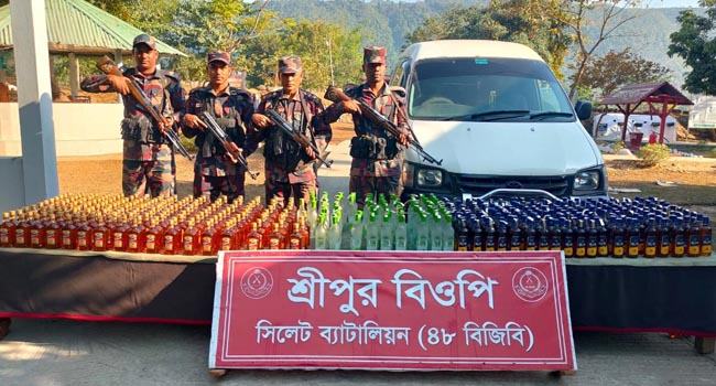 সীমান্তে ১ কোটি ১৯ লাখ টাকার চোরাইপণ্য আটক