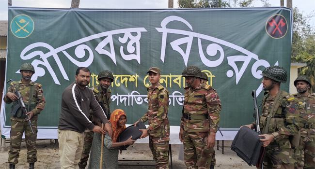 দেবীগঞ্জ সেনাবাহিনীর উদ্যোগে শীতবস্ত্র বিতরণ