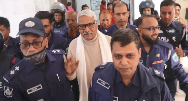 পাবনায় টুকুর জামিন নামঞ্জুর, শিক্ষার্থীদের জুতা ও ডিম নিক্ষেপ