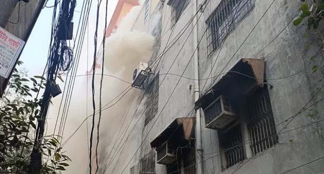 পুরানা পল্টনে ৪ তলা ভবনের আগুন নিয়ন্ত্রণে