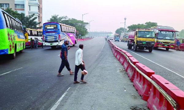 মরণফাঁদ ঢাকা-মাওয়া এক্সপ্রেসওয়ে ৬৫ দুর্ঘটনায় নিহত ২৫ আহত ৯০