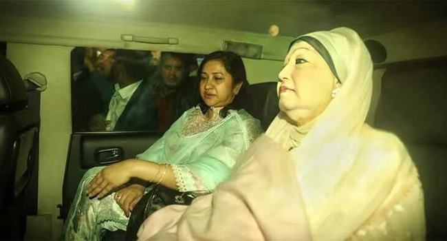 বিমানবন্দরে পৌঁছেছেন খালেদা জিয়া