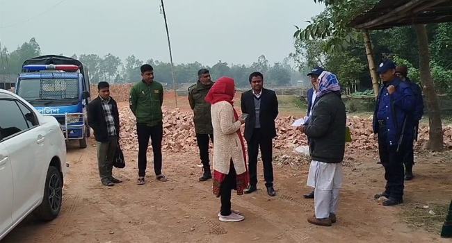 ফুলবাড়ীতে পরিবেশ রক্ষায় ইটভাটার বিরুদ্ধে অভিযান