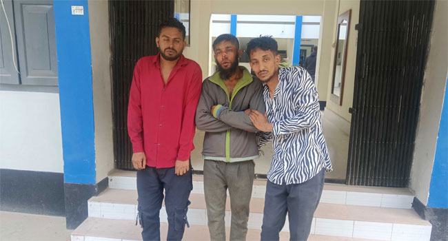 চৌগাছায় ছিনতাইকালে প্রাইভেটকারসহ আটক ৩
