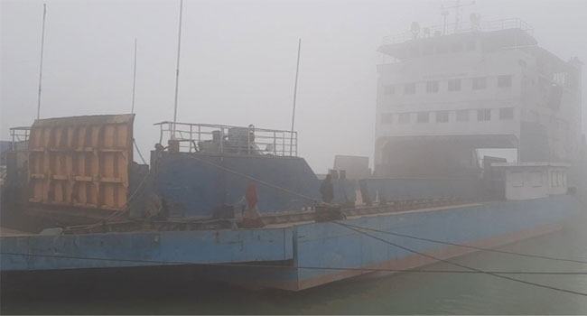 ঘন কুয়াশায় দৌলতদিয়া-পাটুরিয়া নৌ-রুট বন্ধ