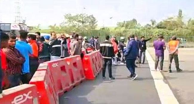 আসামি ছিনিয়ে নেয়ার প্রতিবাদে মহাসড়ক ব্লকেড কর্মসূচি