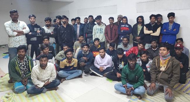 মোহাম্মদপুরে বিশেষ অভিযানে ৪০ জনকে গ্রেফতার