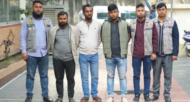 ৮ মিনিটে ১৫৯ ভরি স্বর্ণ লুট!