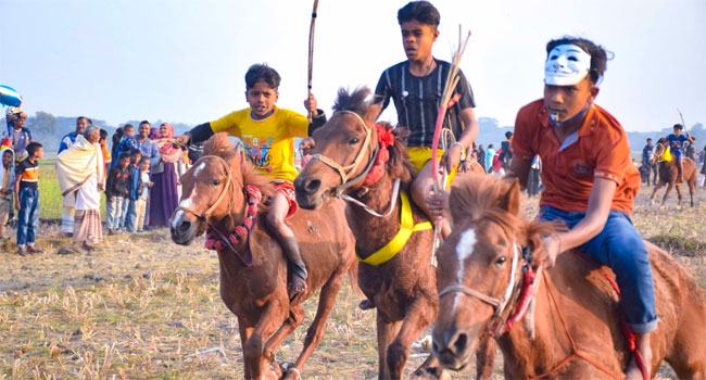 বড়রিয়ার মাঠে ১৩০ বছরের ঘোড়দৌড় প্রতিযোগিতা