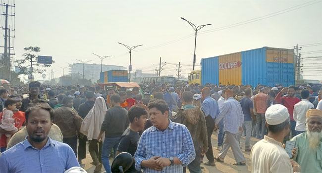 কারখানা খোলার দাবিতে ৩ ঘণ্টা পর মানববন্ধন শেষ