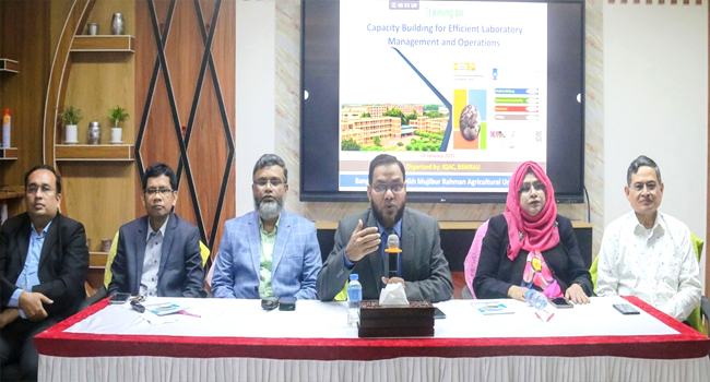 বশেমুরকৃবিতে ল্যাব ব্যবস্থাপনা ও পরিচালনায় সক্ষমতা বৃদ্ধিবিষয়ক প্রশিক্ষণ