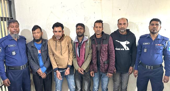 নবাবগঞ্জে অপহরণের তিন ঘণ্টা পর স্কুলছাত্র উদ্ধার, গ্রেফতার ৫