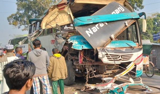 বাকেরগঞ্জে বাস-ট্রাক সংঘর্ষে নিহত ১, আহত ৭