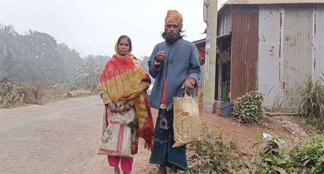ভাঙারি কুড়িয়ে চলছে ৬৫ বছর বয়সী বৃদ্ধের সংসার