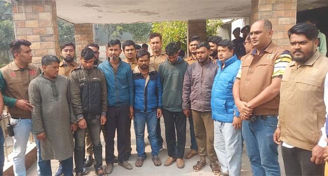 মুন্সীগঞ্জে ৭ ডাকাত গ্রেফতার, লুণ্ঠিত মালামাল ও অস্ত্র উদ্ধার