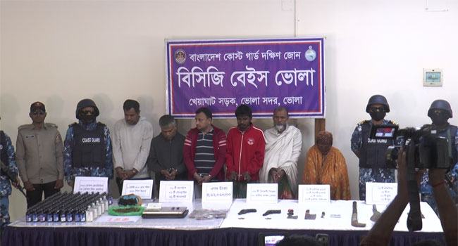 ভোলায় ২টি পিস্তল, ১০ রাউন্ড তাজা গুলিসহ আটক ৬
