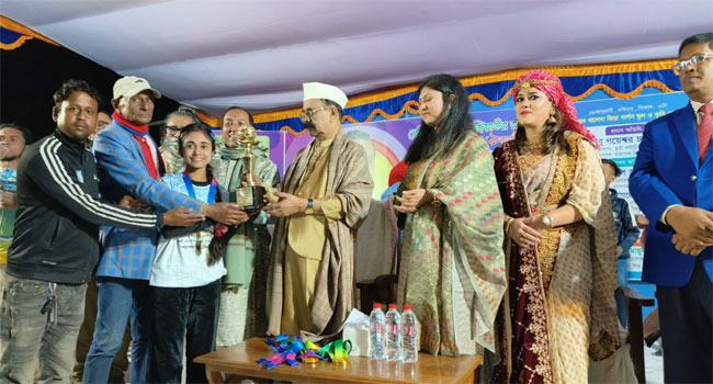 দেশ হাসিনামুক্ত হয়েছে, এখনো গণতন্ত্রের হয়নি : গয়েশ্বর রায়