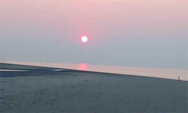 সাগরের বুকে নতুন পর্যটন স্পট শিপ চর