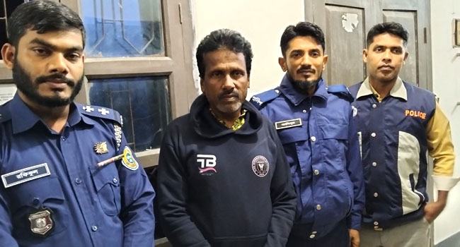 বাকেরগঞ্জে অবৈধভাবে ভেকু দিয়ে মাটি কাটার দায়ে জরিমানা