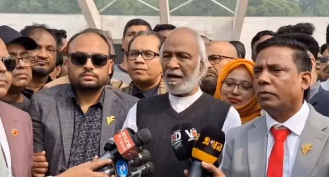 একাত্তরে আ’লীগ মানুষকে বন্দুকের মুখে রেখে পালিয়েছিল, চব্বিশেও তাই করেছে : মঈন খান