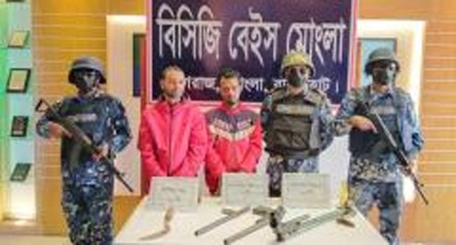 সাতক্ষীরায় অস্ত্র-ককটেলসহ আটক ২