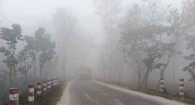 দেবীগঞ্জে বৃষ্টির মতো পড়ছে শিশির বিন্দু