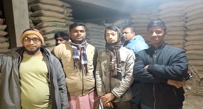 ফকিরহাটে ৬০০ বস্তা চাল জব্দ, গ্রেফতার ২