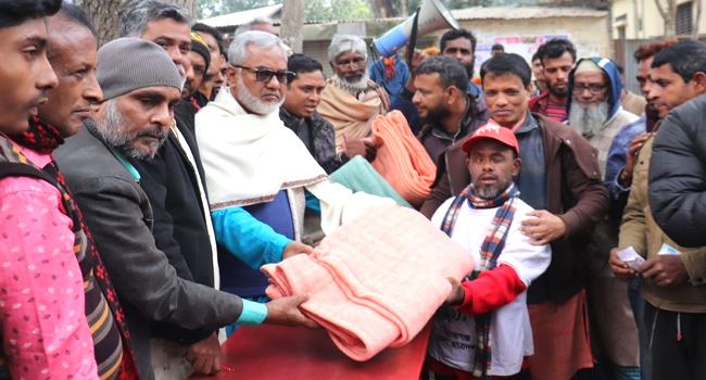 সিরাজগঞ্জে রাষ্ট্রপতি জিয়াউর রহমানের ৮৯তম জন্মদিন উপলক্ষ্যে কম্বল বিতরণ