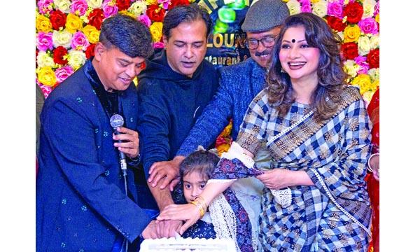 সোহেল মেহেদীর পাশে থেকে অনুপ্রেরণা দিলেন তারা
