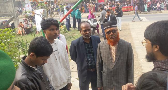 ৩ মিনিট দেরিতে আসায় বিশ্ববিদ্যালয় ভর্তি পরীক্ষা দিতে পারলেন না দুই শিক্ষার্থী