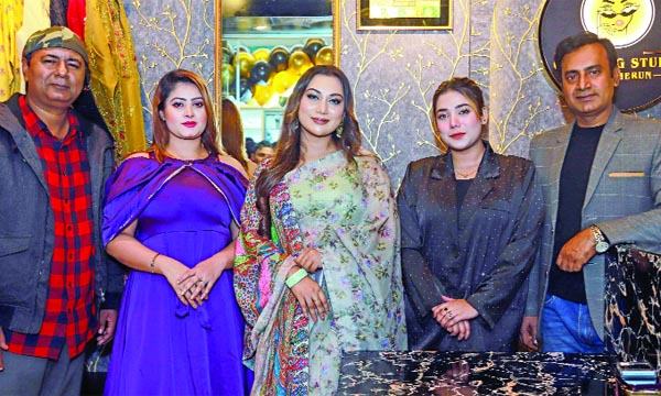 সহশিল্পীদের শুভ কামনায় অভিনয় থেকে ব্যবসায় যাত্রা শুরু মিমির