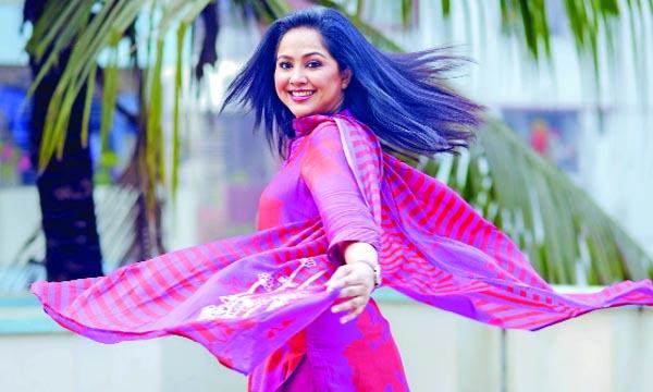অভিনয়ের রজতজয়ন্তীতে নাদিয়া আহমেদ