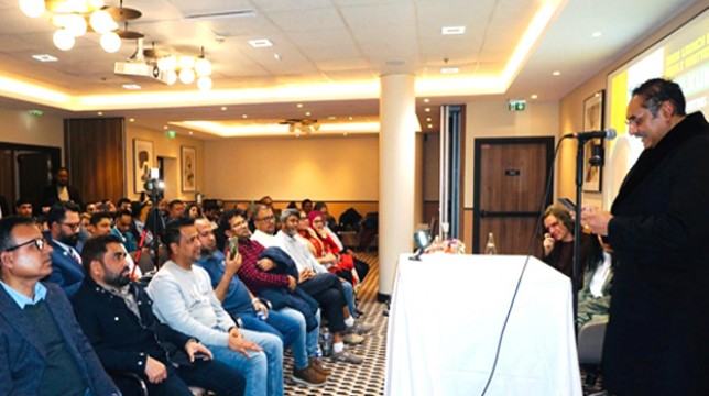 প্যারিসে ‘ফুলকুমারী’ বইয়ের প্রকাশনা অনুষ্ঠানে কাঁদলেন পিনাকী ভট্টাচার্য