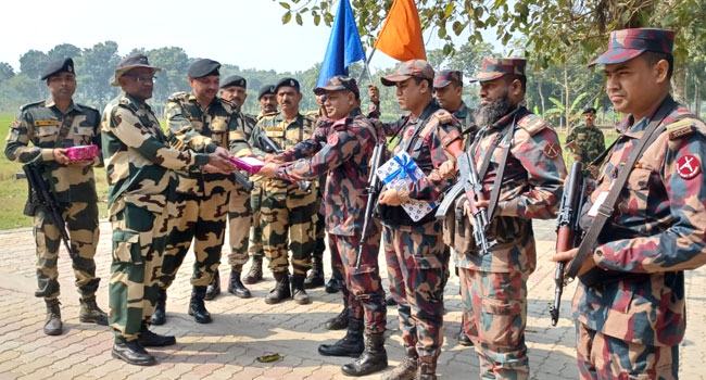 ভারতের প্রজাতন্ত্র দিবসে সীমান্তে বিজিবি-বিএসএফ মিষ্টি বিনিময়