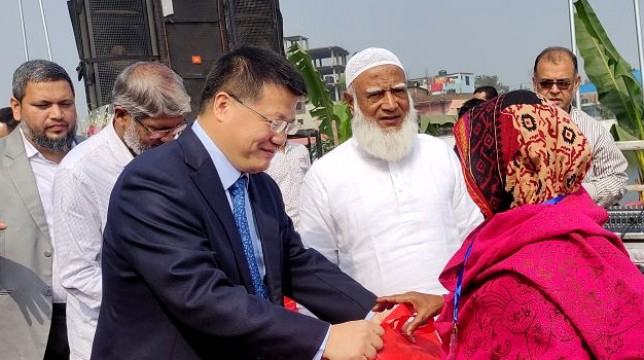 গাজীপুরে চীনা রাষ্ট্রদূতের সাথে জামায়াত আমিরের শীতবস্ত্র বিতরণ