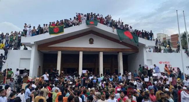 রাজনৈতিক দল ও ছাত্র সমন্বয়কদের দূরত্ব