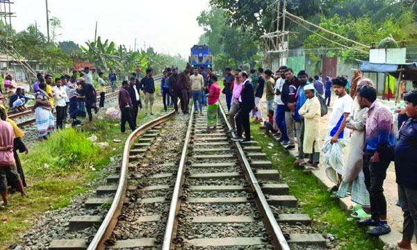 অল্পের জন্য রক্ষা পেল বনলতা এক্সপ্রেস ট্রেন ও ১২০০ যাত্রী